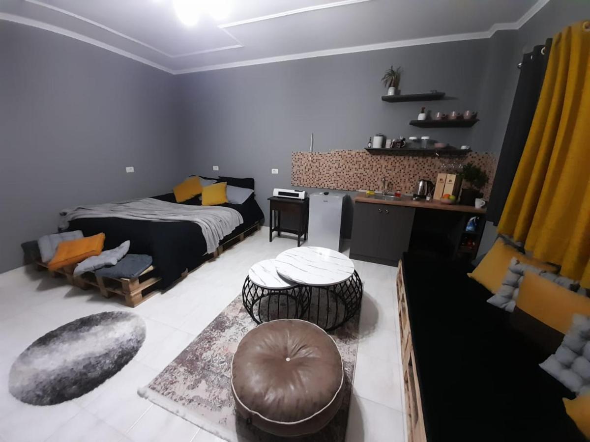 Koa Studio 1 Korce Bagian luar foto